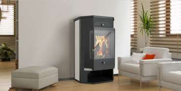 Стальной недорогой камин с дровницей Теплодар Румба фото в интерьере в Барановичах