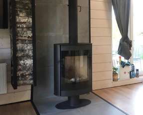 Печь-камин с теплообменником Мета-Бел АОТ 7.0-01 Свитязь фото в интерьере в Барановичах