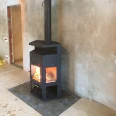 Купить недорогой камин с шамотом Мета-Бел Енисей в Барановичах фото в интерьере в Барановичах