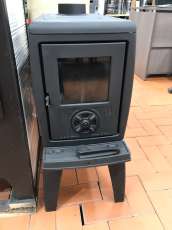 Печь-камин чугунный FireWay Zeige в интерьере Амазонка бай фото в Барановичах