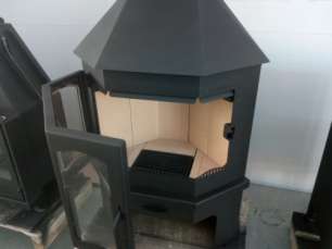 Стальной камин Бавария Мюнхен со стеклом угловой чёрный (без перемычки) фото купить в Барановичах