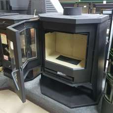 Стальной камин с шамотом Бавария панорама призма с плитой в интерьере фото в Барановичах