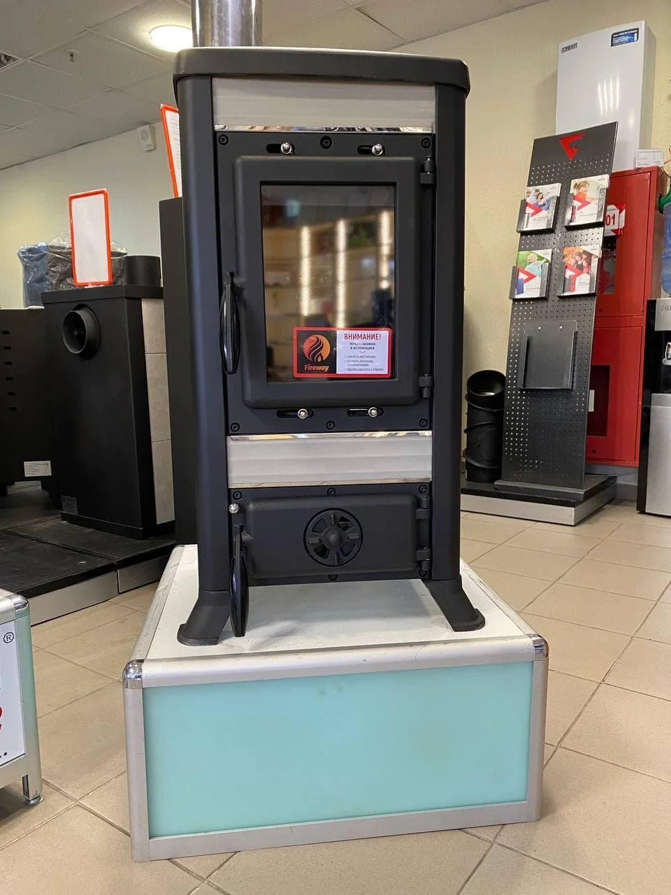 Печь-камин чугунный FireWay Klemens в интерьере Амазонка бай фото в Барановичах