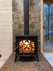 Печь-камин чугунный FireWay Demetra в интерьере Амазонка бай фото в Барановичах