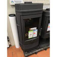 Печь-камин Invicta Gomont в интерьере Амазонка бай фото в Барановичах