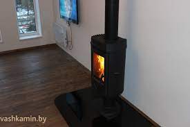 Печь-камин чугунный Invicta Mesnil в интерьере Амазонка бай фото в Барановичах