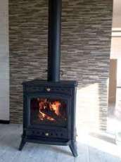 Печь-камин чугунный Invicta Altea в интерьере Амазонка бай фото в Барановичах