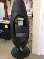 Печь-камин чугунный Invicta Ove в интерьере Амазонка бай фото в Барановичах